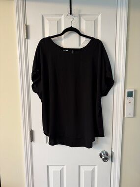 Maurices Black Short-Sleeve Scoop Neck Blouse